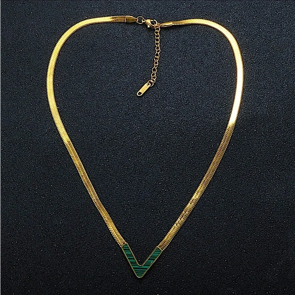 Gold 18K V Shaped Emerald Collarbone Flat Clavicle Herringbone Necklace